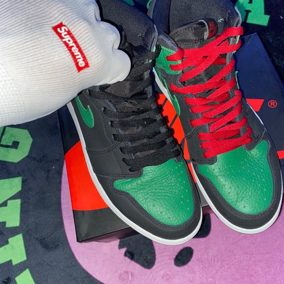 Jordan 1 pine green Size 9 - Picture 4 of 5